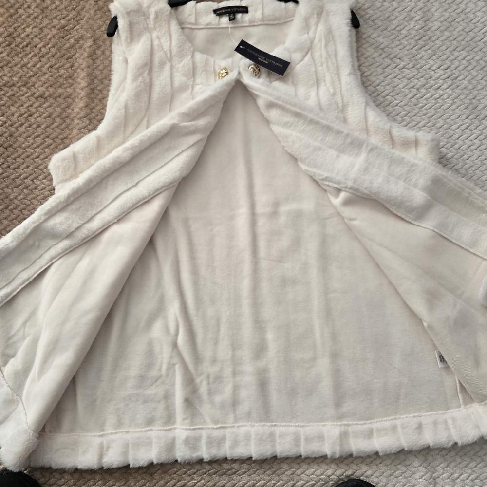 Adrienne Vittadini Women's Cream Faux Fur Vest Gold Button Size 2XL New W/ Tags - Picture 10 of 11
